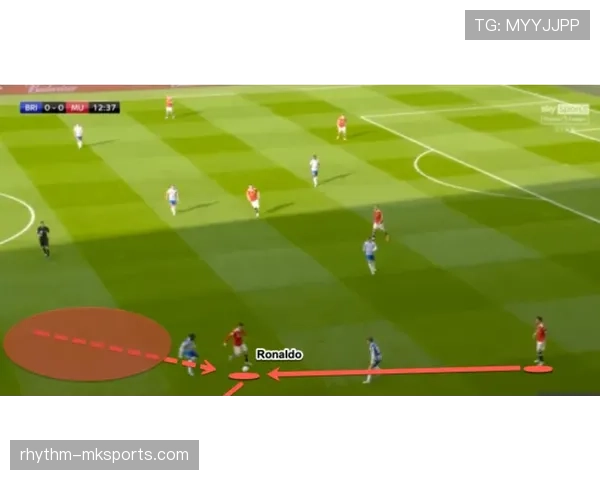 曼联进攻瘫痪，问题不在锋线而在中场推进彻底断链